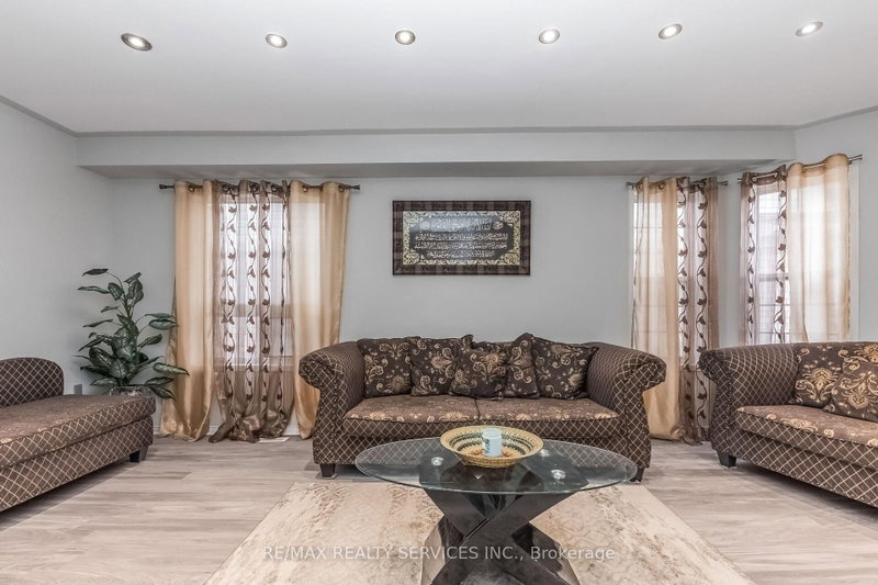 359 Edenbrook Hill Brampton,ON L7A 2N4 — Photo 8