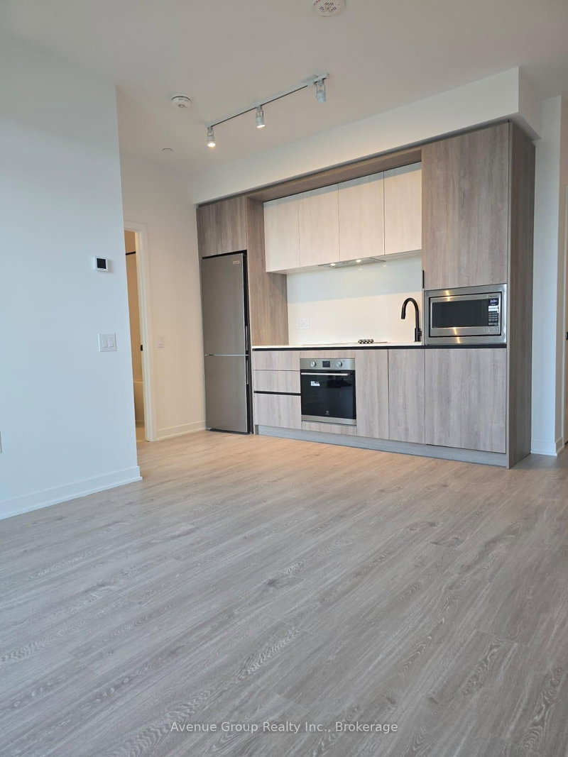 home for lease on 702-2495 Eglinton Avenue W