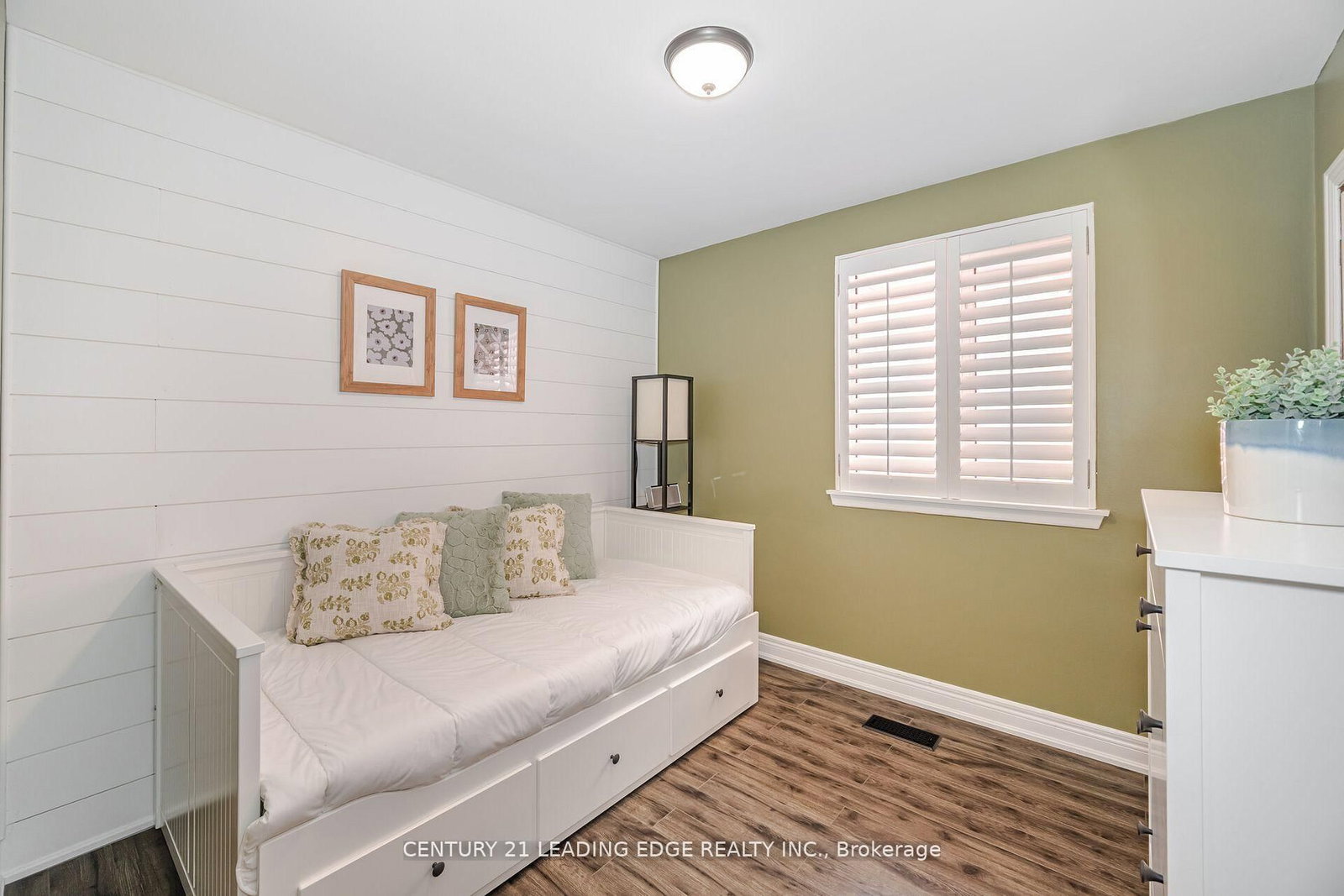 586 Curzon Avenue • Mississauga, ON photo 23