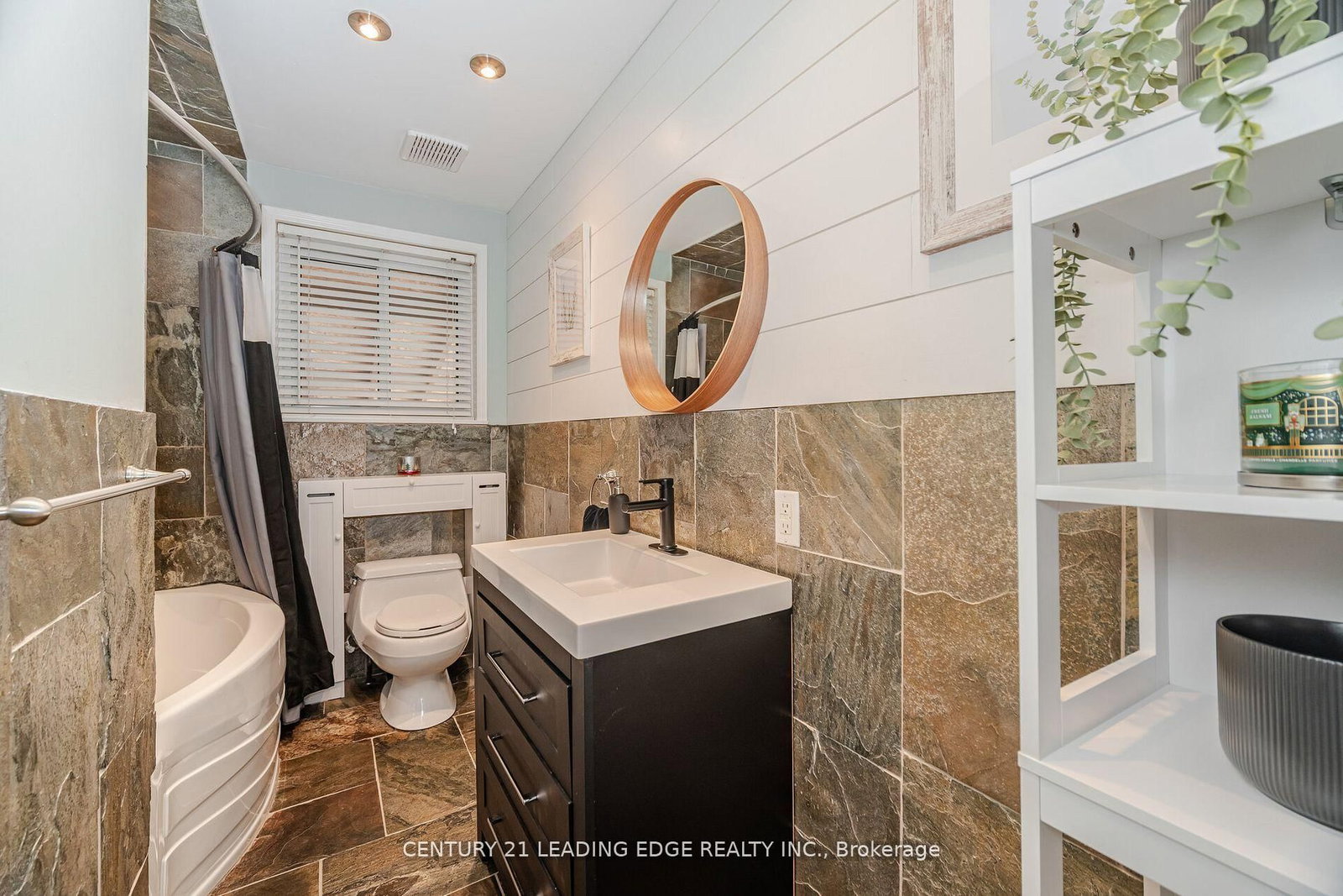 586 Curzon Avenue • Mississauga, ON photo 25
