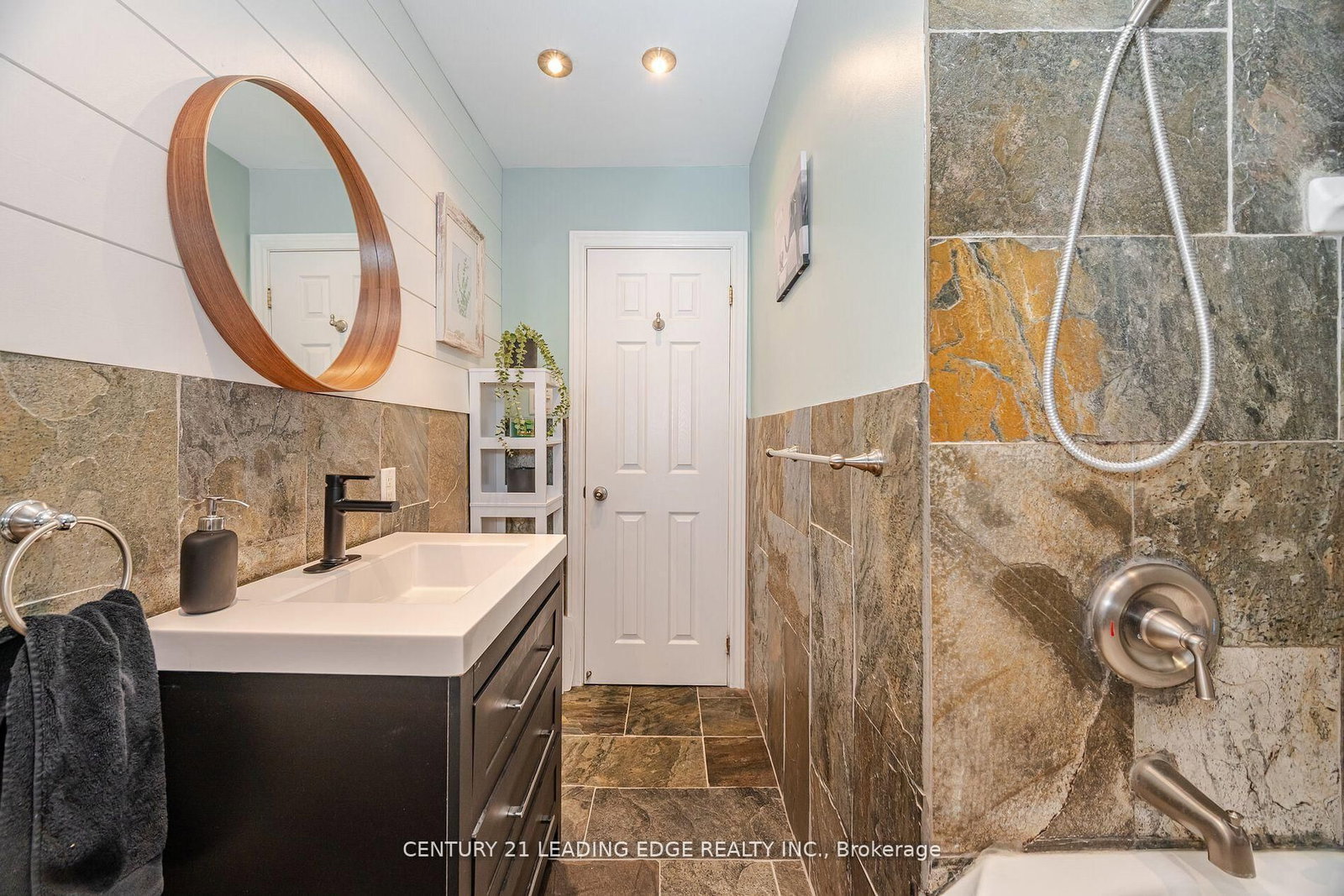 586 Curzon Avenue • Mississauga, ON photo 26