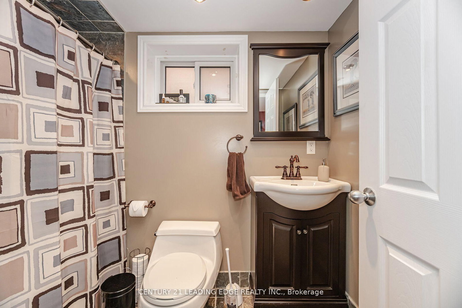 586 Curzon Avenue • Mississauga, ON photo 34
