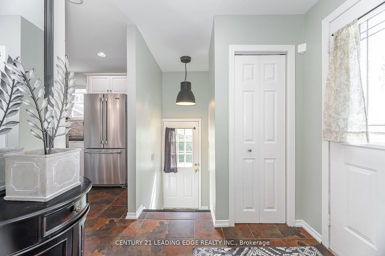 586 Curzon Avenue • Mississauga, ON photo 9