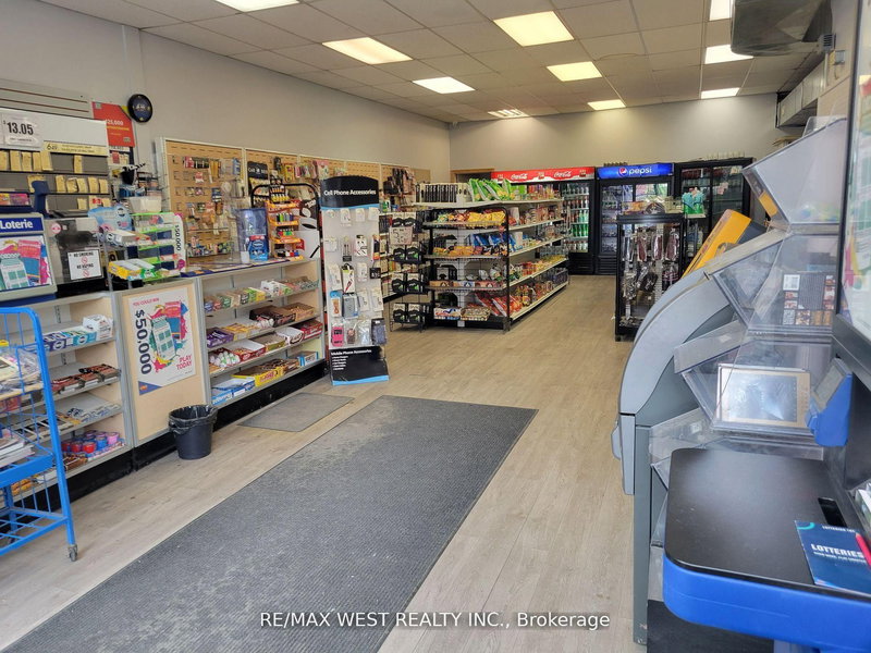 1990 Eglinton Ave W, Toronto, M6E 2J9 | Image 2
