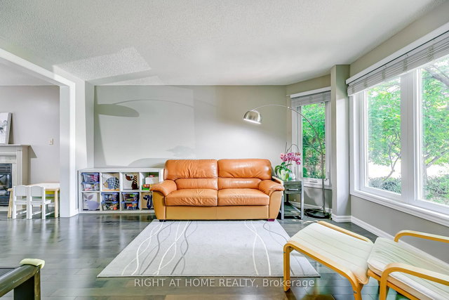 1092 Old Oak Drive