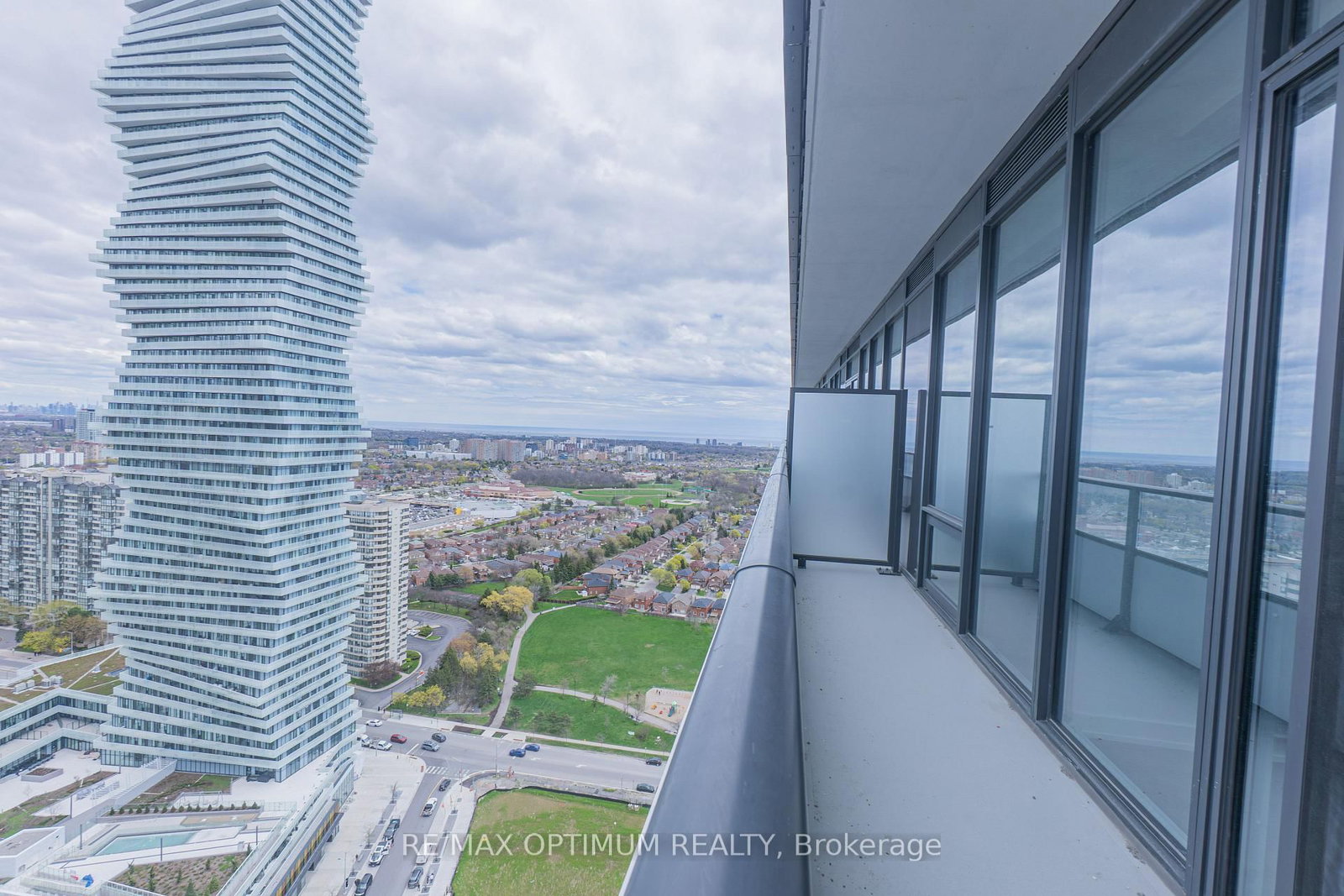 448 Burnhamthorpe Road W, Unit 2906 - Photo 9