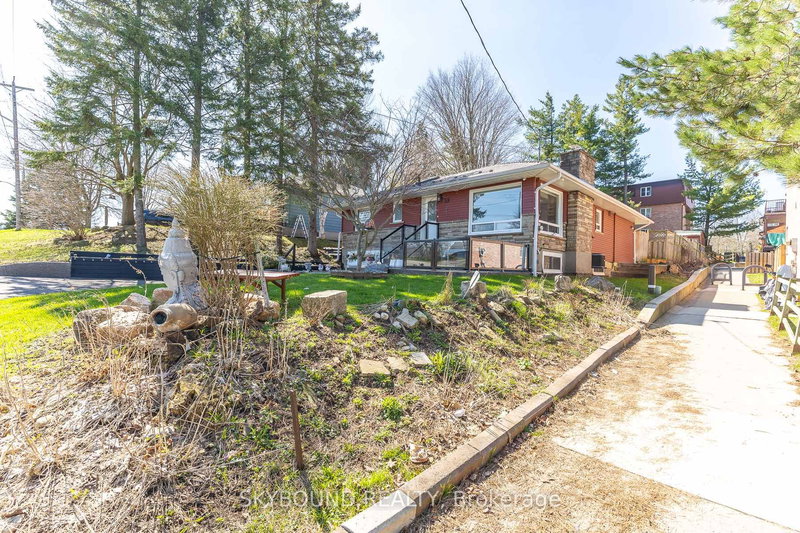 home for sale on 32 Victoria Avenue