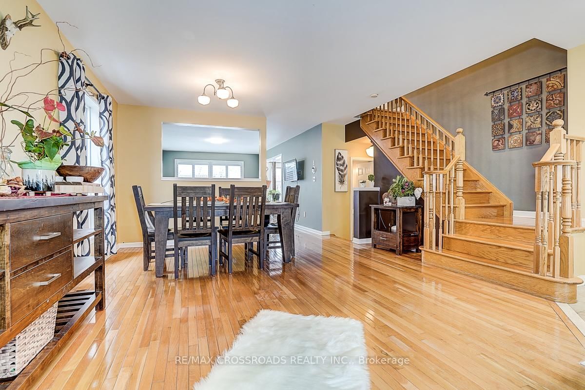 597 Caverhill Crescent