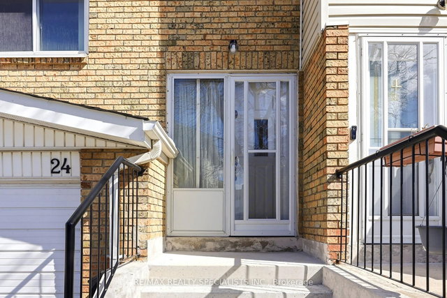 24 Lincoln Court E