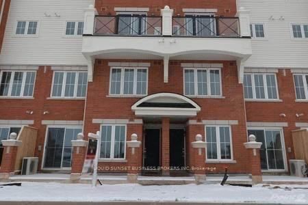 4 - 2504 Post Road