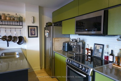 152 Annette Street • #210 • Toronto, ON