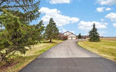 6-bed Detached House · 752 Old School Rd