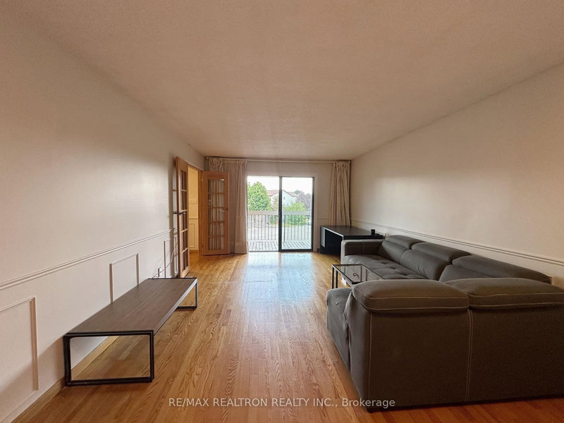 928 Knollwood Crt, Mississauga, L5C 3L9 | Image 3