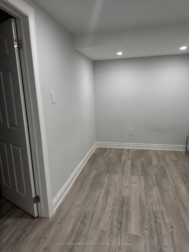 Bsmt - 858 Khan Crescent