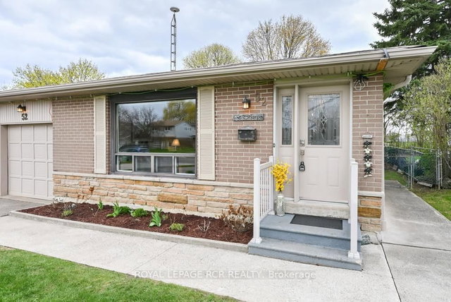 52 Ellwood Drive E