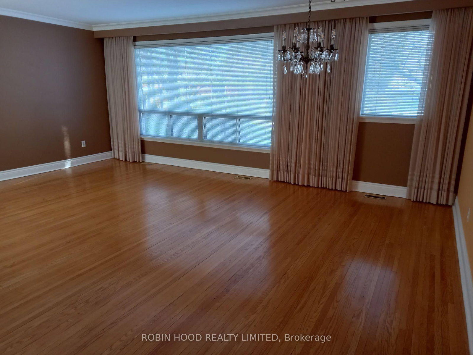 238 Thistle Down Boulevard • Toronto, ON photo 8