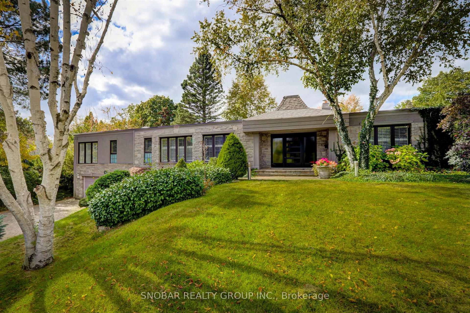 722 Nautalex Court • Mississauga, ON photo 1