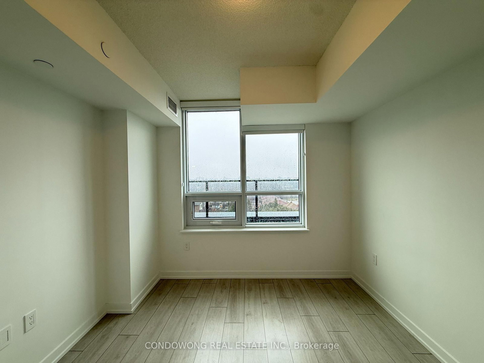 556 Marlee Avenue, Unit 810 - Photo 4