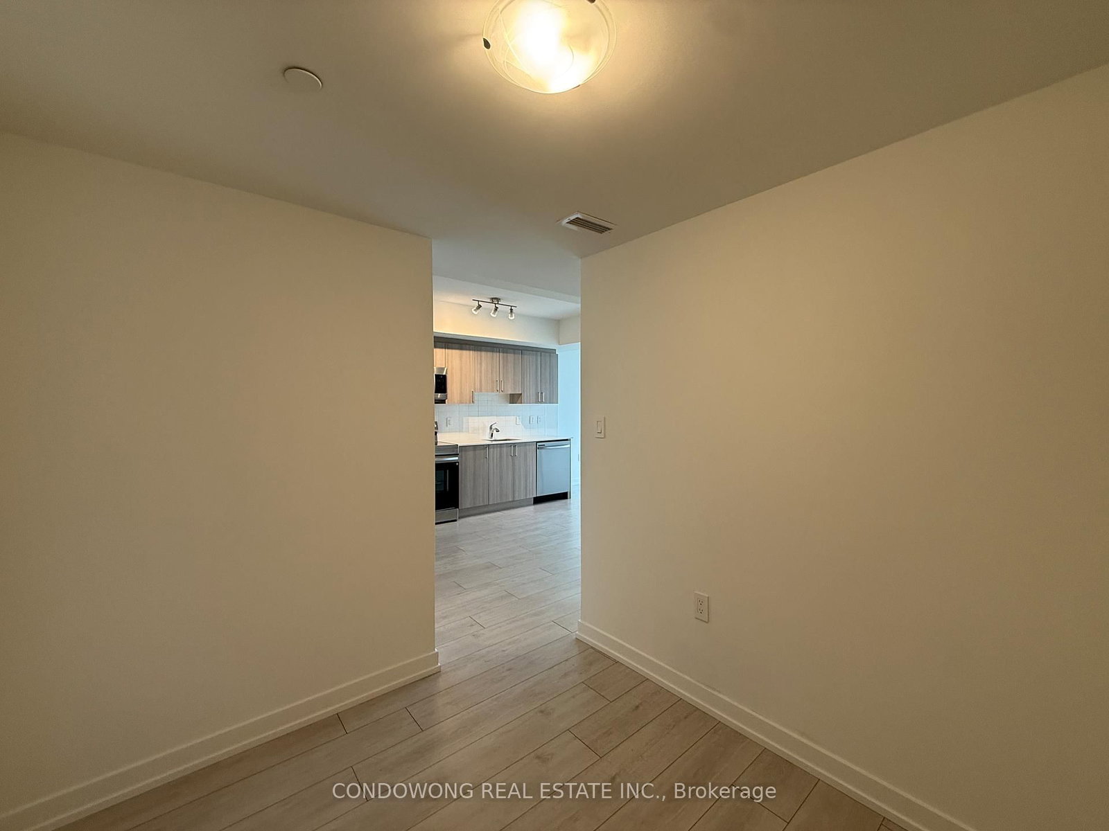 556 Marlee Avenue, Unit 810 - Photo 8