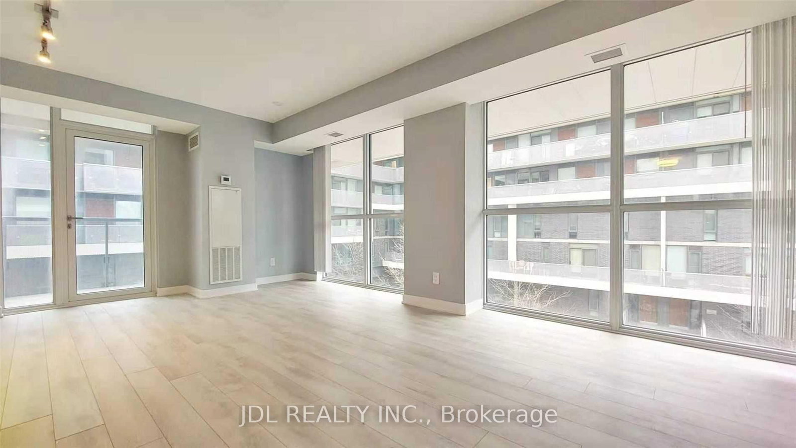 160 Flemington Road, Unit 423 - Photo 3