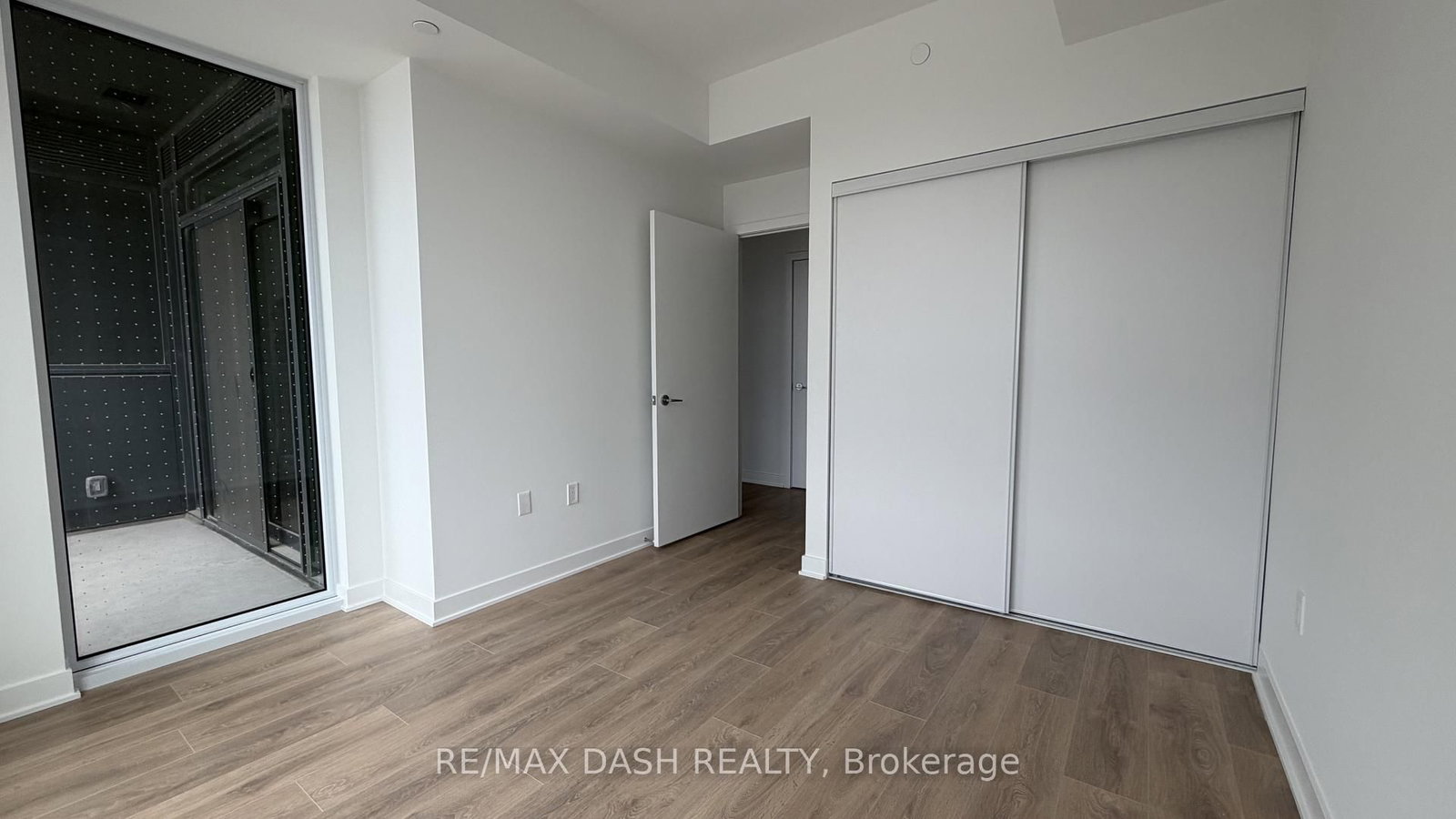 1037 THE QUEENSWAY Avenue, Unit 404 - Photo 9