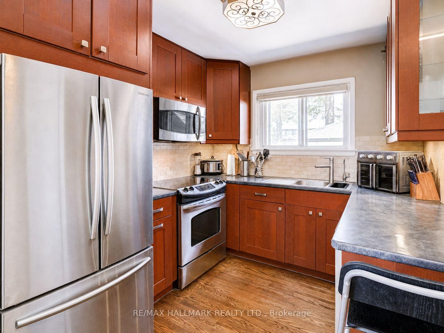 122 Hawthorne Road • Oakville, ON photo 11