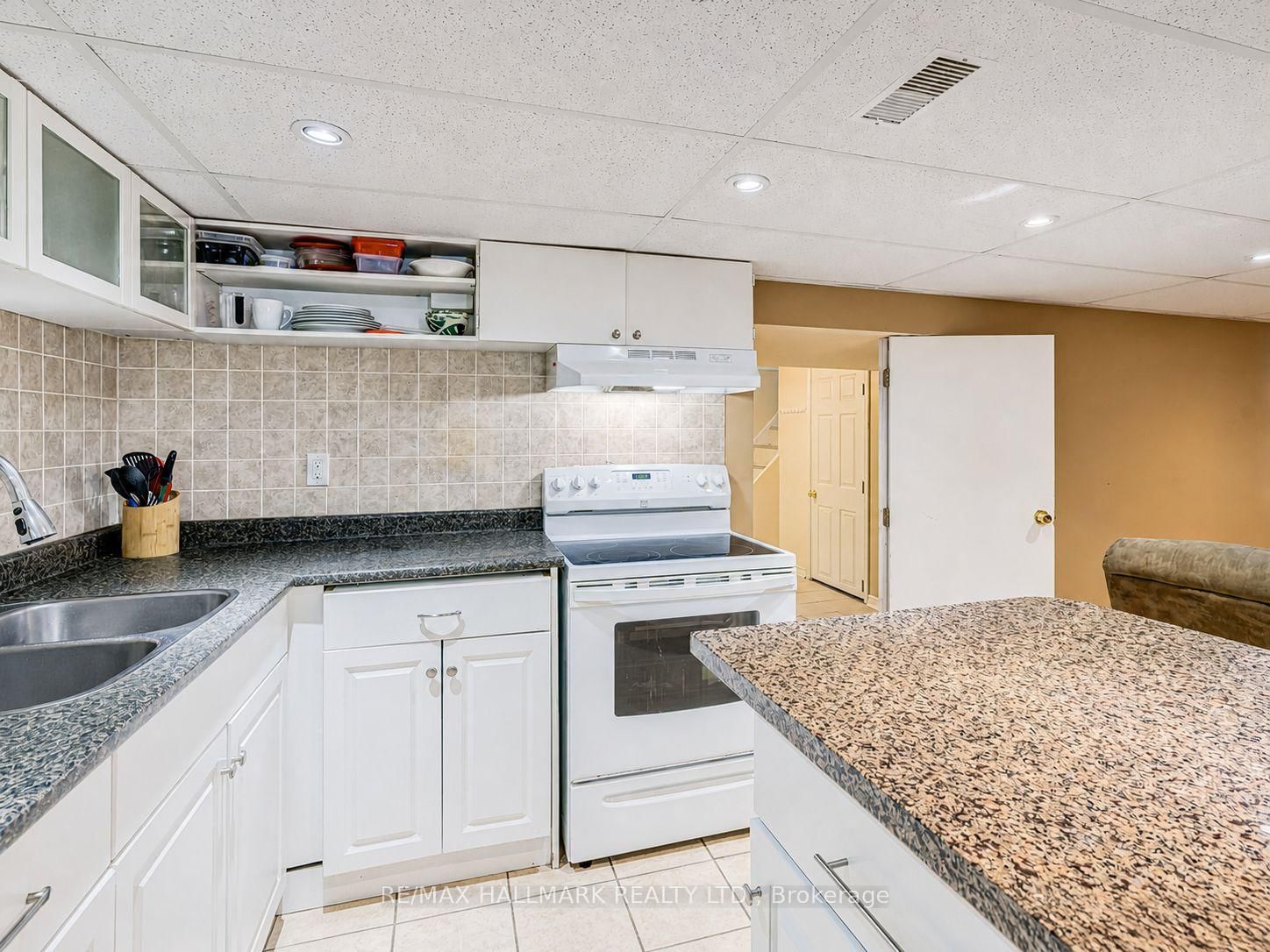 122 Hawthorne Road • Oakville, ON photo 19