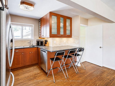 122 Hawthorne Road • Oakville, ON photo 9