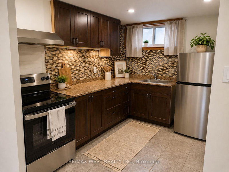Bsmt - 15 Hamlyn Cres, Toronto, M9B 1Y9 | Image 2