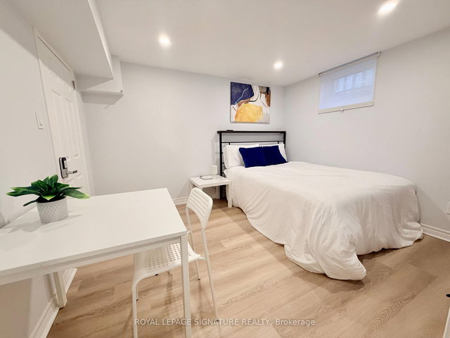 Room 1 - 450 Abington Avenue