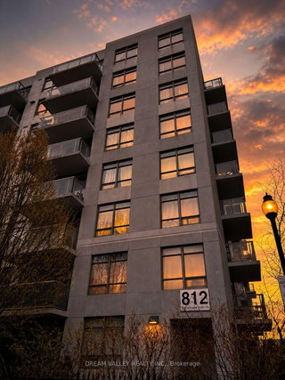 1114 - 812 Lansdowne Avenue