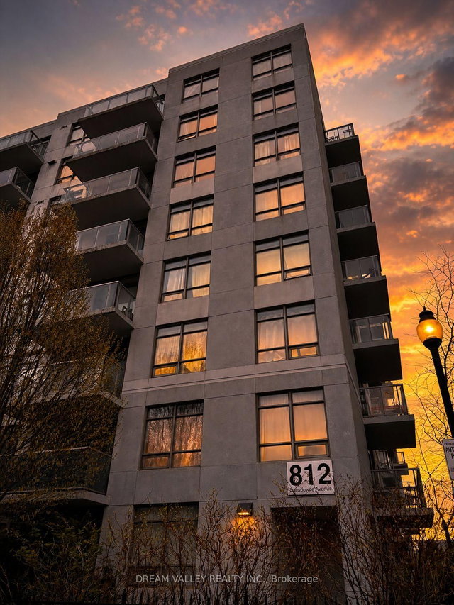 1114 - 812 Lansdowne Avenue