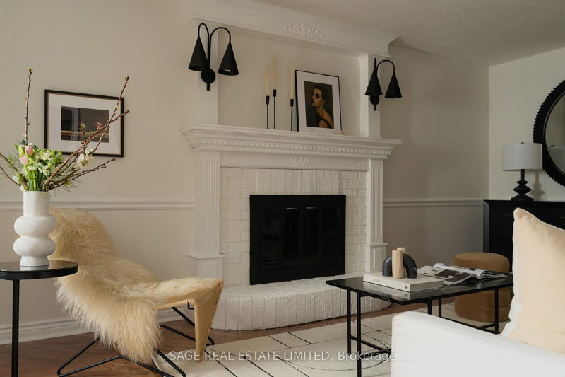 1017 Ceremonial Dr, Mississauga, L5R 2Z8 | Image 2