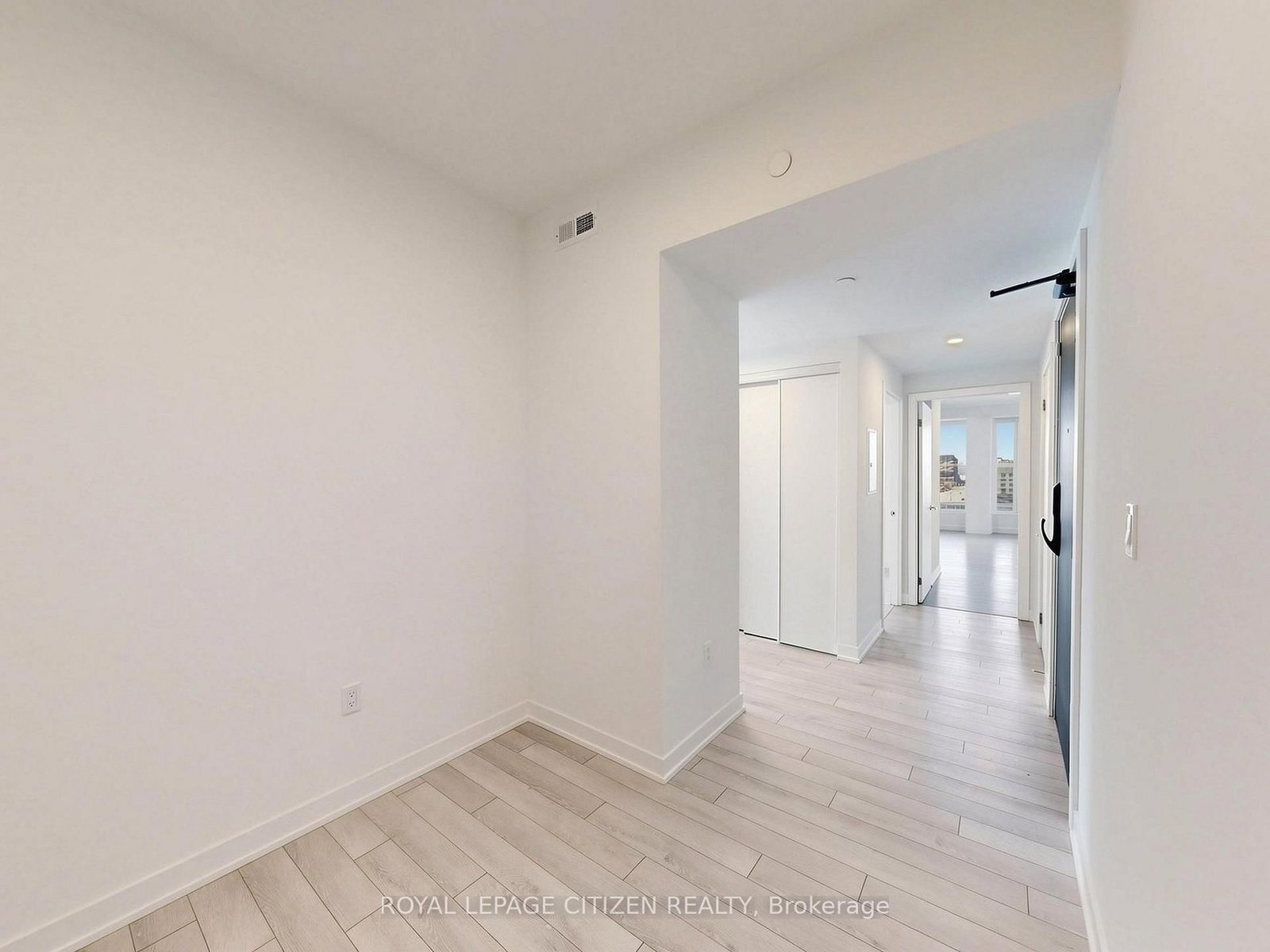 1005 Dundas Street, Unit 814 - Photo 25