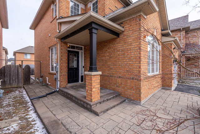 46 Dehaviland Crescent