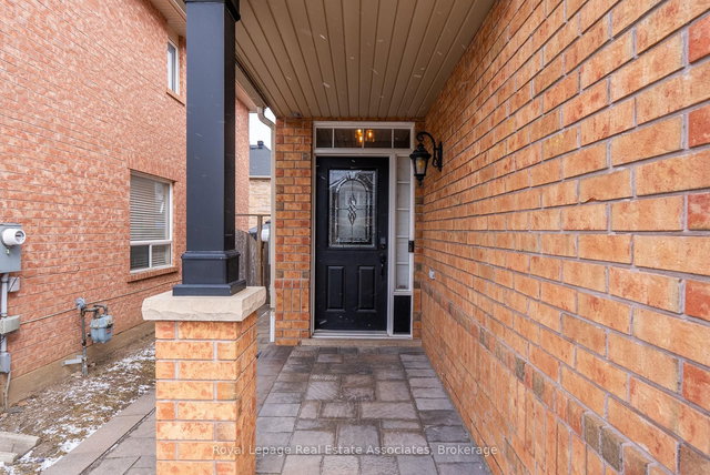 46 Dehaviland Crescent