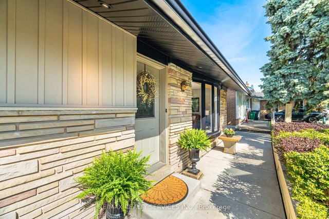 25 Ascot Avenue