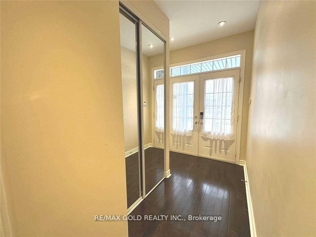 471 Meadowridge Court
