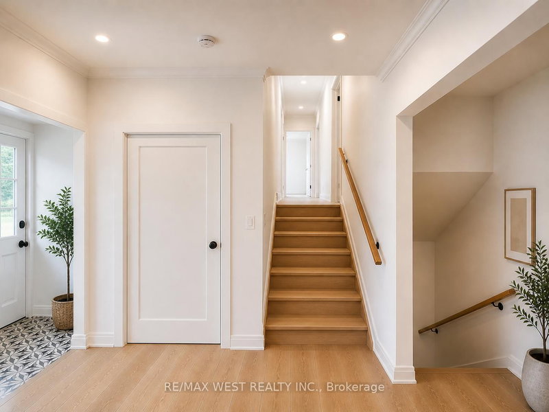 73 Ravensbourne Cres, Toronto, M9A 2B1 | Image 2