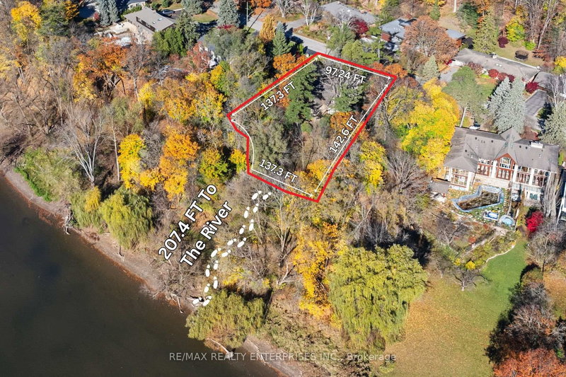 home for sale on 1520 Pinetree Crescent