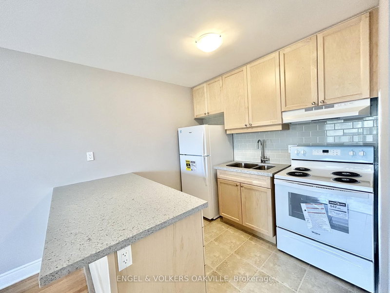 home for lease on 10-80 Twenty Fifth Street