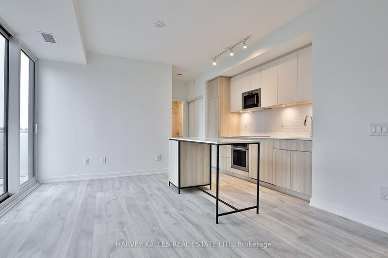 home for lease on 535-215 Lakeshore Road W