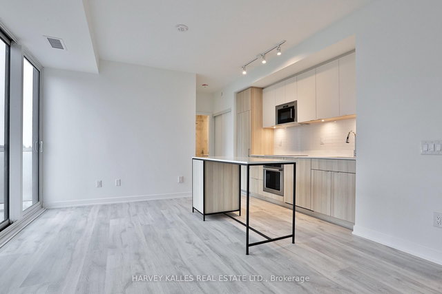 535 - 215 Lakeshore Road W