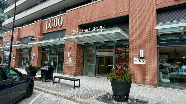 809 - 2220 Lake Shore Boulevard W