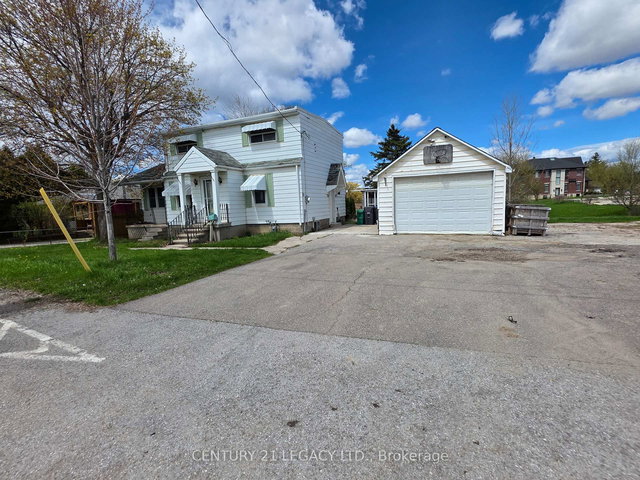 1526 Queen Street W