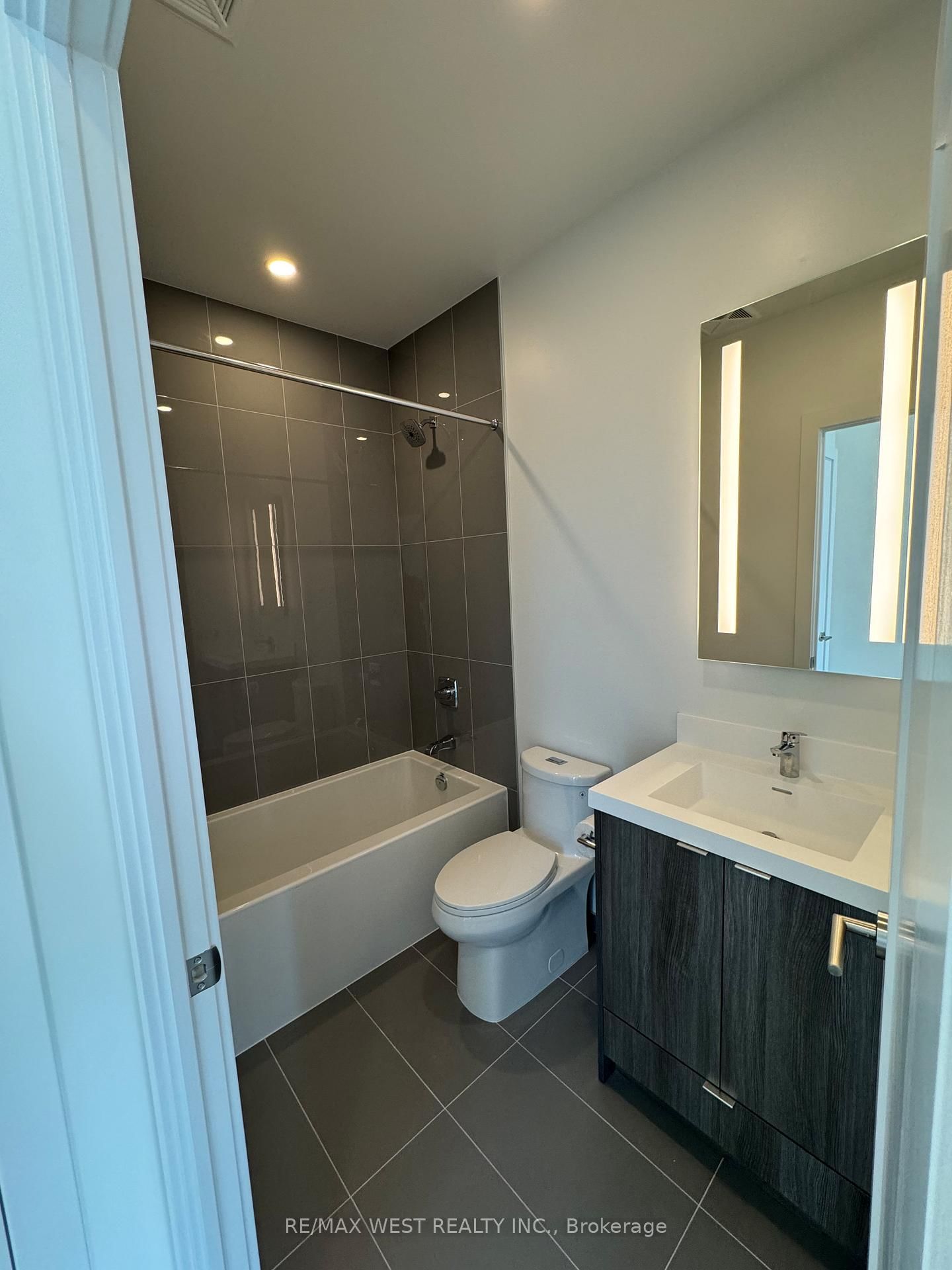 25 Cordova Avenue, Unit PH05 - Photo 14