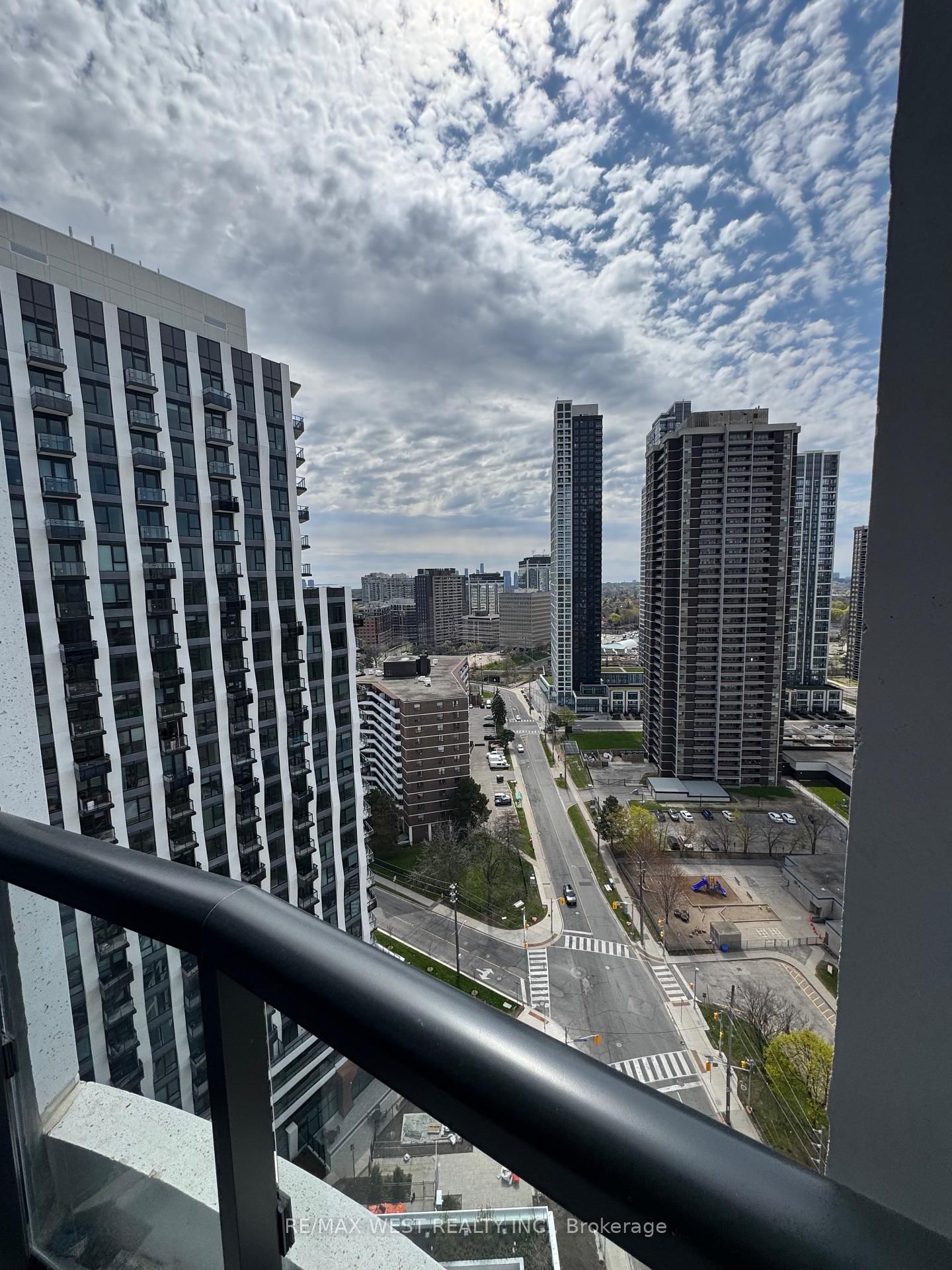 25 Cordova Avenue, Unit PH05 - Photo 16