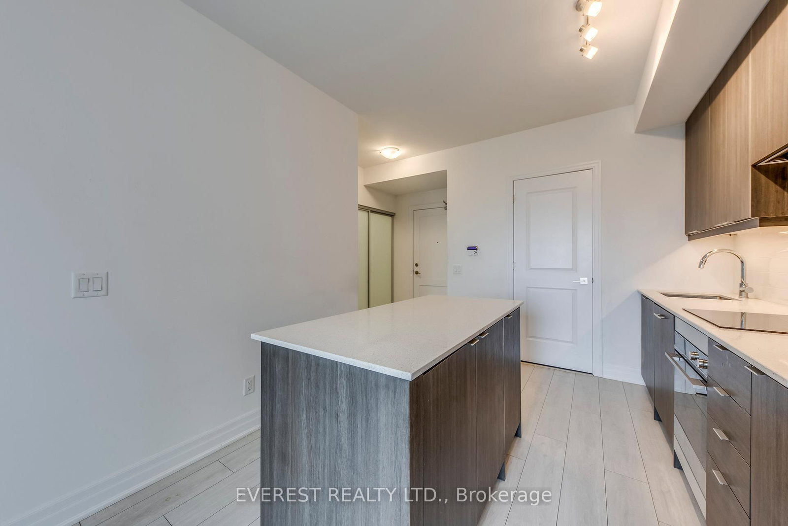 30 ELM Drive N, Unit 705 - Photo 17