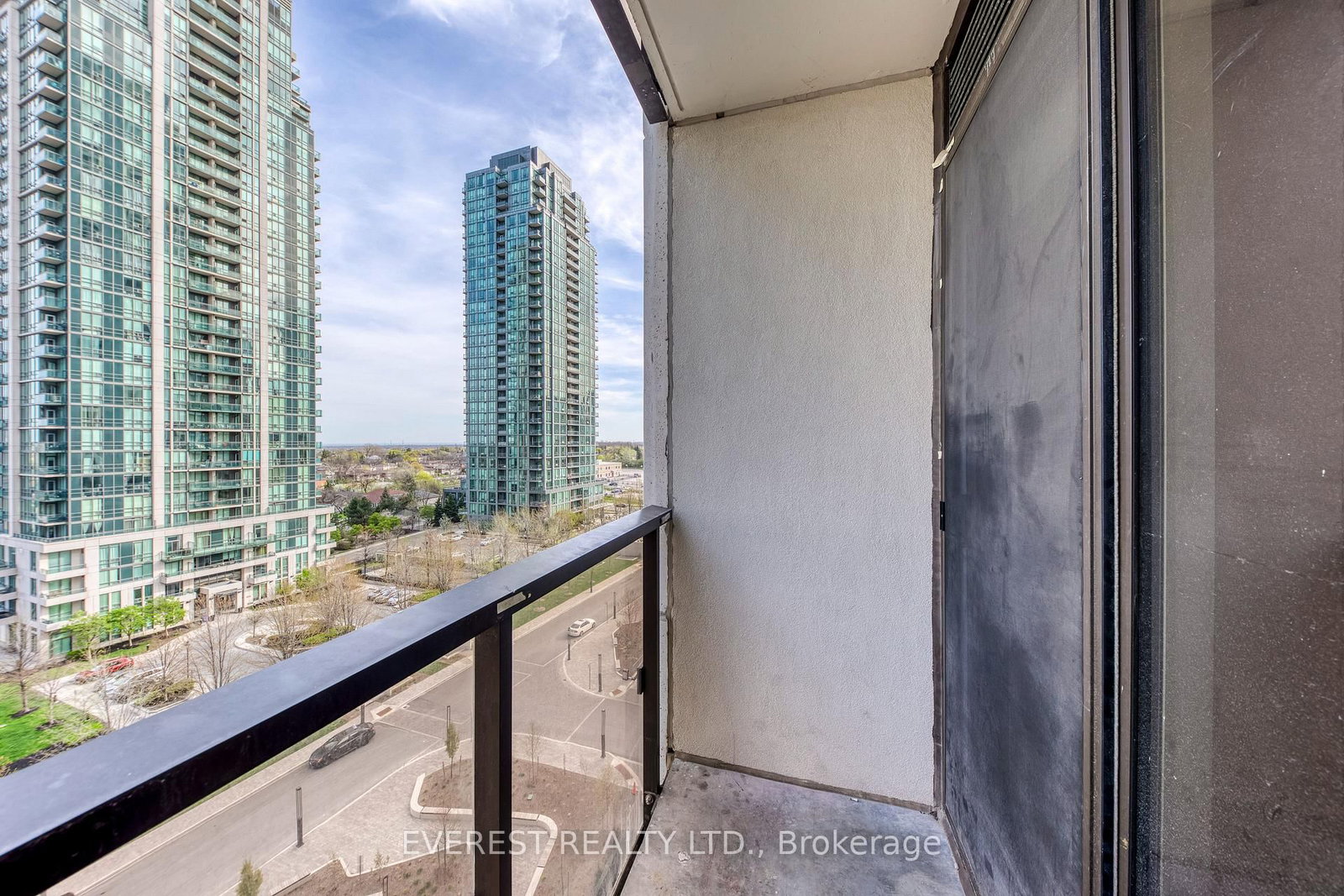 30 ELM Drive N, Unit 705 - Photo 32