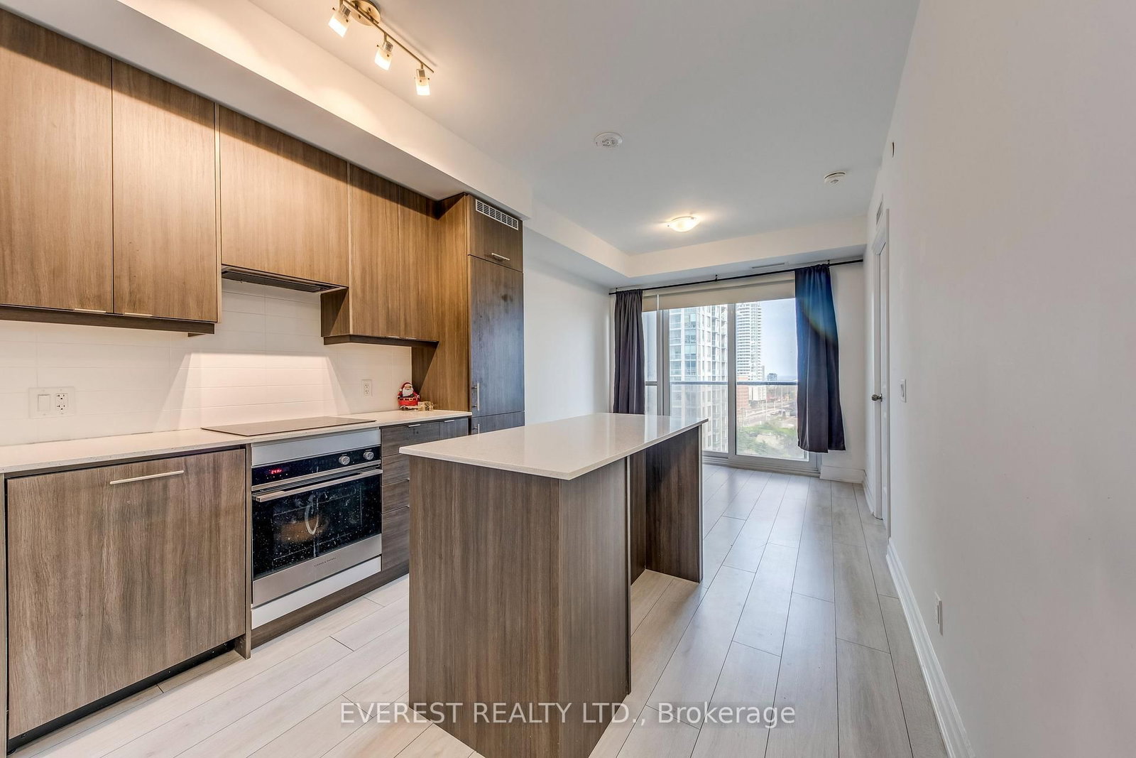 30 ELM Drive N, Unit 705 - Photo 9